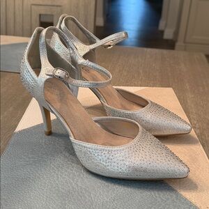 Clarks Silver Rhinestone KARMA pump 
Pump size 11 (41)
